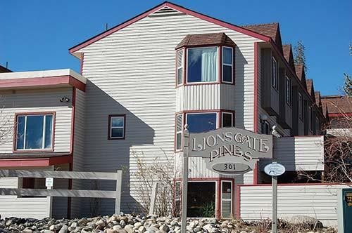 Lion's Gate Pines Lodge — photo 10