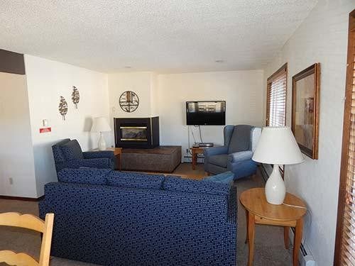 Lion's Gate Pines Lodge — photo 6