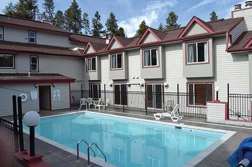 Lion's Gate Pines Lodge — photo 9