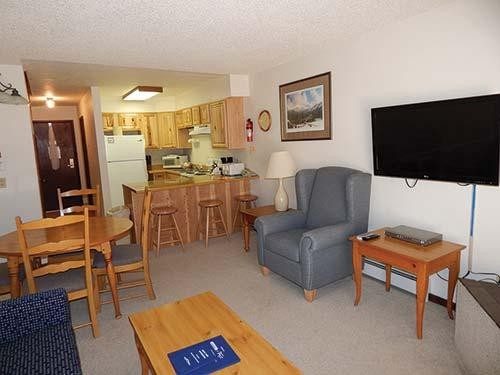 Lion's Gate Pines Lodge — photo 8